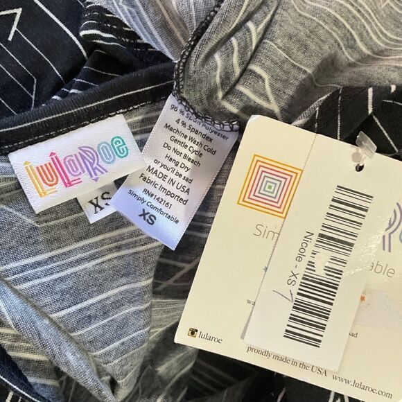 LuLaRoe Nicole Black White Lined Striped Short Sleeve A-Line Dress XS NWT - Picture 4 of 4